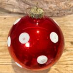 Χριστουγεννιάτικη Μπάλα Γυάλινη Κόκκινη Λευκό Πουά 10εκ