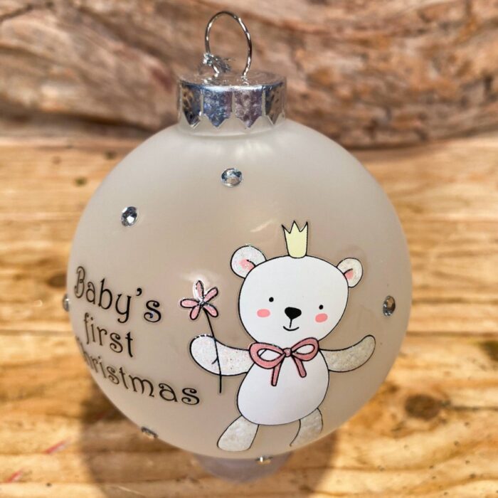 Χριστουγεννιάτικη Μπάλα Γυάλινη Λευκή Αρκουδάκι Κοριτσάκι ''Baby's First Christmas'' 8εκ