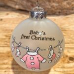 Χριστουγεννιάτικη Μπάλα Γυάλινη Ροζ Ρουχαλάκια ''Baby's First Christmas'' 8εκ