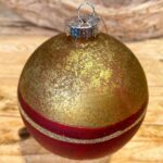 Χριστουγεννιάτικη Γυάλινη Μπάλα Χρυσή Κόκκινη Χρυσές Ρίγες Γκλίτερ 10εκ