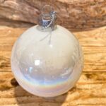 Χριστουγεννιάτικη Γυάλινη Μπάλα Λευκή Ιριδίζουσα 8εκ