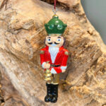 Χριστουγεννιάτικo Στολίδι Ξύλινος Καρυοθραύστης Κόκκινα Ρούχα Πράσινη Κορώνα 10*3.5εκ