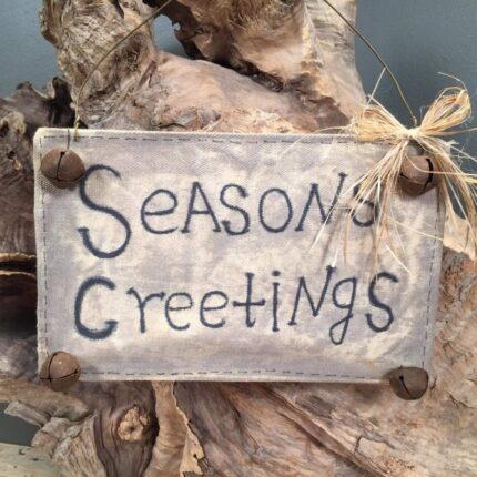 Χριστουγεννιάτικο Στολίδι Υφασμάτινη Ταμπέλα "Seasons Greetings"