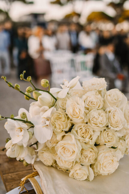 Ανθοδέσμη Γάμου από Τριαντάφυλλα και Ορχιδέες σε Λευκό