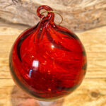 Χριστουγεννιάτικη Μπάλα Διάφανη Κόκκινη Ανάγλυφες Ρίγες