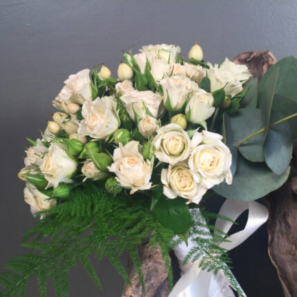 Νυφική Ανθοδέσμη Γάμου Ασπάραγκο Ευκάλυπτο Μίνι Τριαντάφυλλα