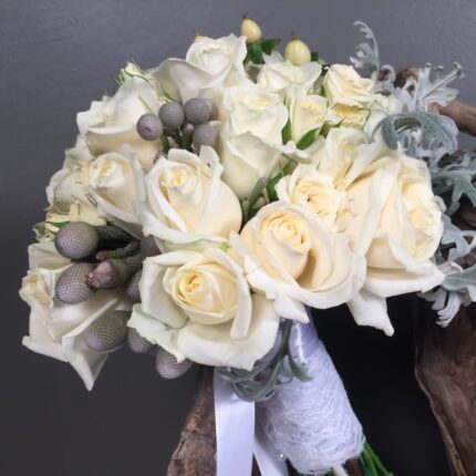 Νυφική Ανθοδέσμη Γάμου Brunia Τριαντάφυλλα Υπέρικουμ Dusty Miller