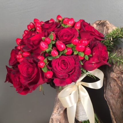 Νυφική Ανθοδέσμη Γάμου Έλατο Υπέρικουμ Τριαντάφυλλα