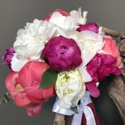 Νυφική Ανθοδέσμη Γάμου Φούξια Ροζ Λευκές Παιώνιες & Ορτανσίες