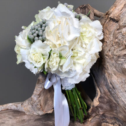 Νυφική Ανθοδέσμη Γάμου Λευκές Ορτανσίες Τριαντάφυλλα Silver Brunia