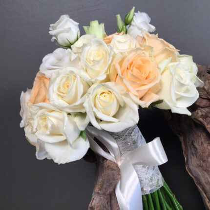 Νυφική Ανθοδέσμη Γάμου Λευκό Λυσίανθο Τριαντάφυλλα