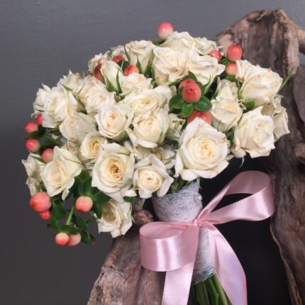 Νυφική Ανθοδέσμη Γάμου Μίνι Ιβουάρ Τριαντάφυλλα Ροζ Υπέρικουμ