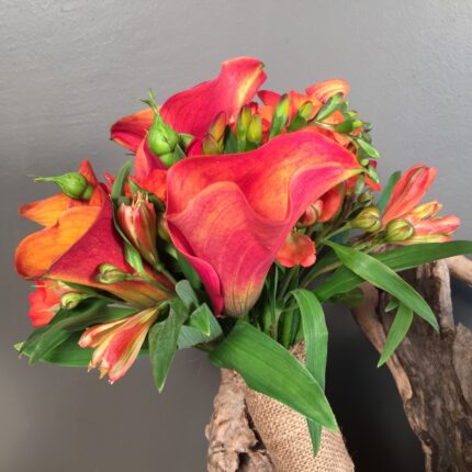 Νυφική Ανθοδέσμη Γάμου Πορτοκαλί Φρέζιες Κάλλες & Μίνι Τριαντάφυλλα