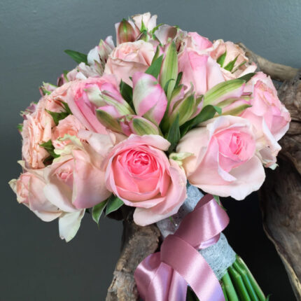 Νυφική Ανθοδέσμη Γάμου Ροζ Αλστρομέρια Τριαντάφυλλα