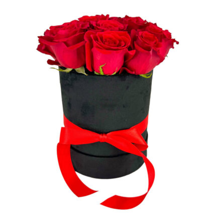 Μπουκέτο Τριαντάφυλλα Κόκκινα Σε Μαύρο Βελούδινο Κουτί