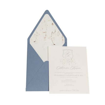 Προσκλητήριο Γάμου Γαλάζιο Με Τριγωνικό Φάκελο & Λευκά Λουλούδια