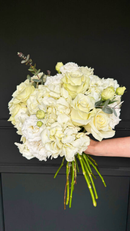 Ανθοδέσμη Λευκή Με Λυσίανθο Ορτανσίες & Τριαντάφυλλα