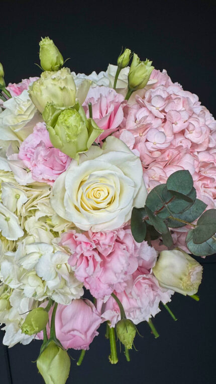 Ανθοδέσμη Με Λευκές & Ροζ Ορτανσίες Λευκά Τριαντάφυλλα & Λυσίανθο