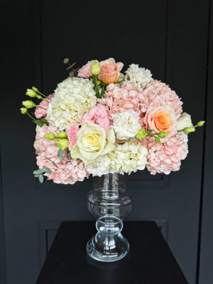 Ανθοδέσμη Ορτανσίες Ροζ & Λευκές Τριαντάφυλλα Λυσίανθο Σε Βάζο