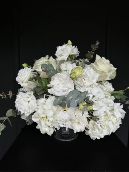 Σύνθεση Λουλουδιών Λευκές Αποχρώσεις Σε Γυάλινη Φοντανιέρα