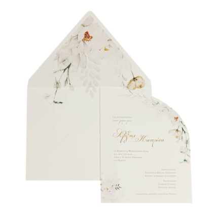 Προσκλητήριο Γάμου Με Λευκά Λουλούδια Τριγωνικό Φάκελο