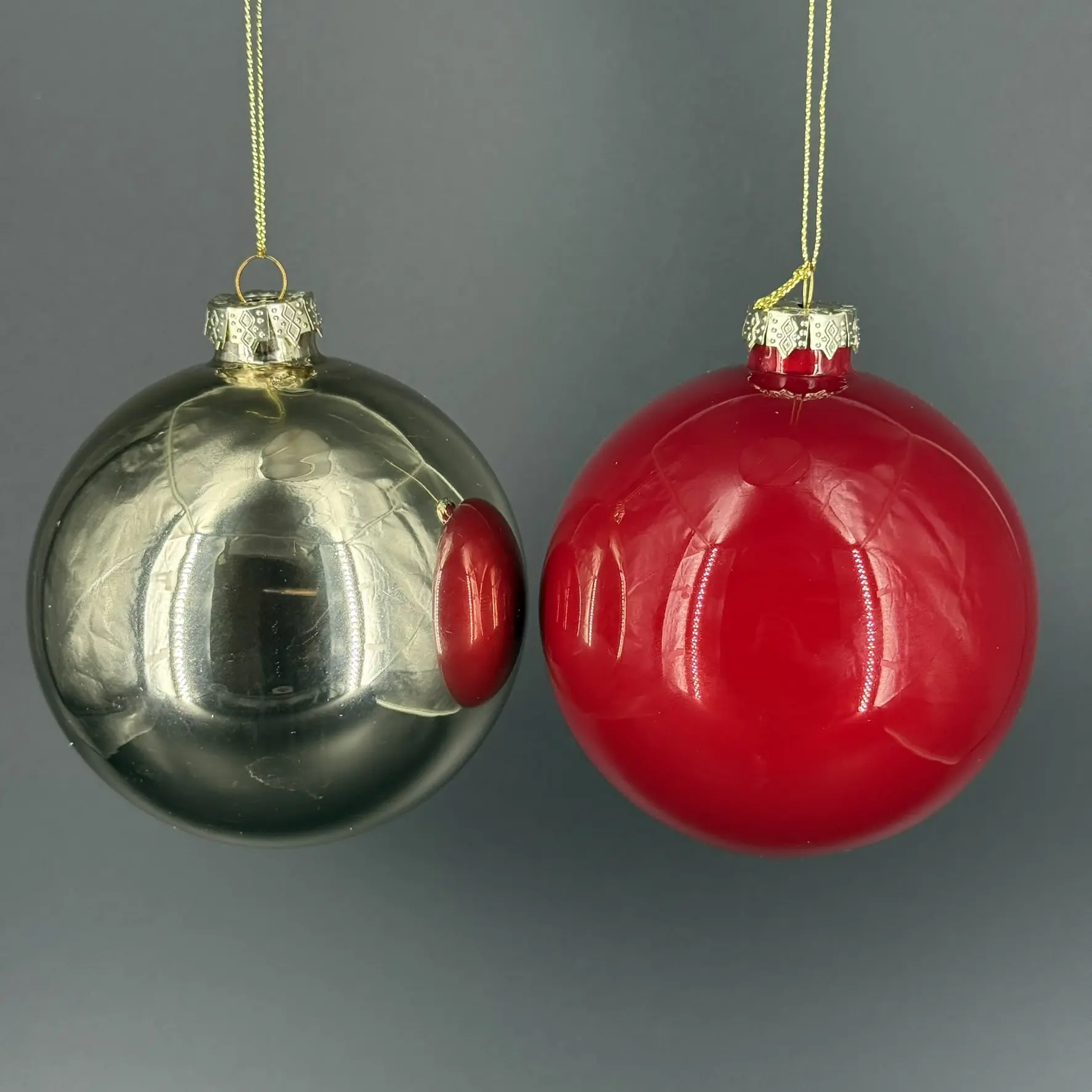 set-bales-christougenniatikes-2-tmch-kokkini-chrysi-mesaies Σετ Μπάλες Χριστουγεννιάτικες 2 τμχ Κόκκινη & Χρυσή 10εκ