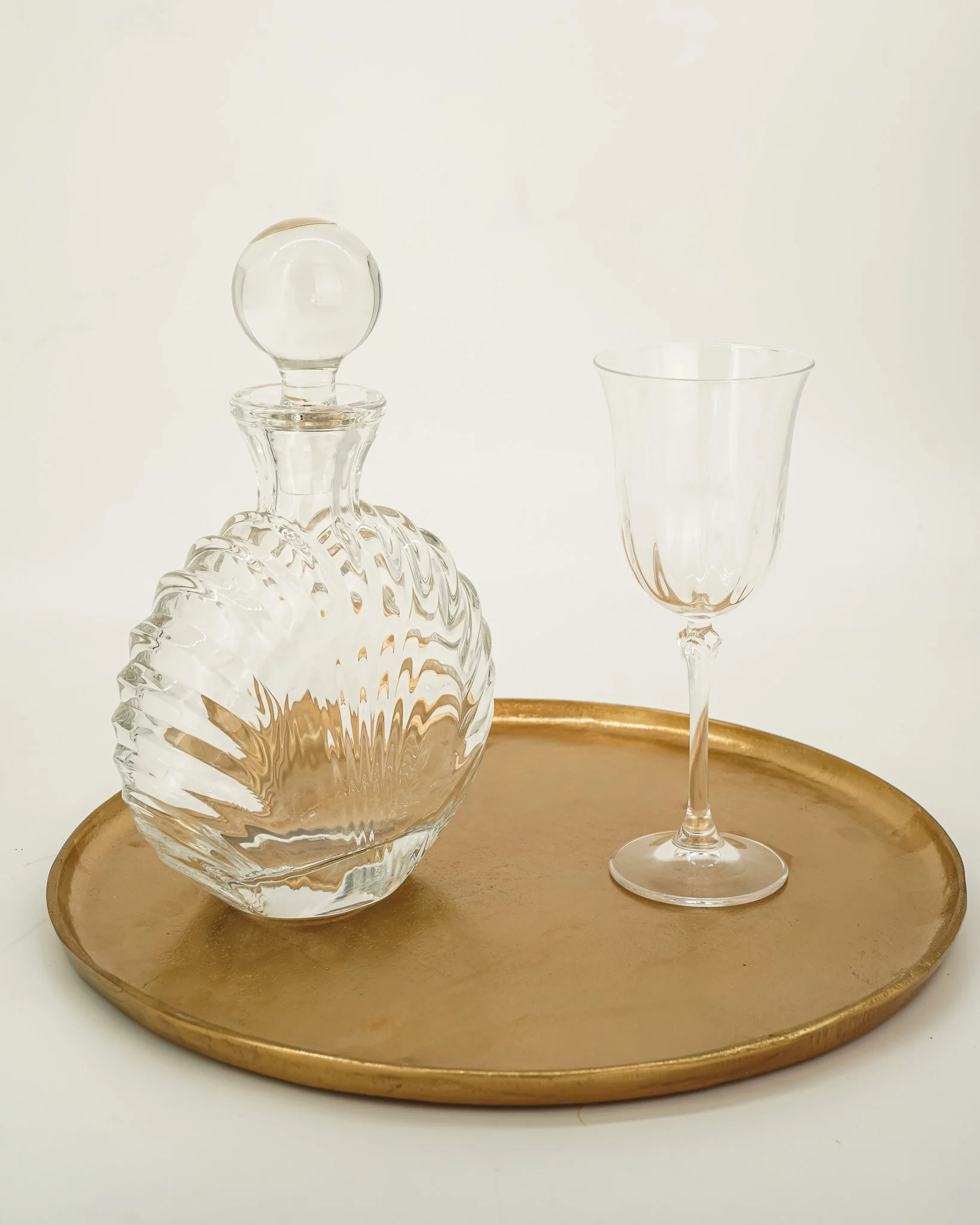 set-gamou-karafa-kochyli-potiri-me-nera-disko-chrysos-alouminiou Σετ Γάμου Καράφα Κοχύλι Ποτήρι με Νερά & Δίσκο Χρυσός Αλουμινίου