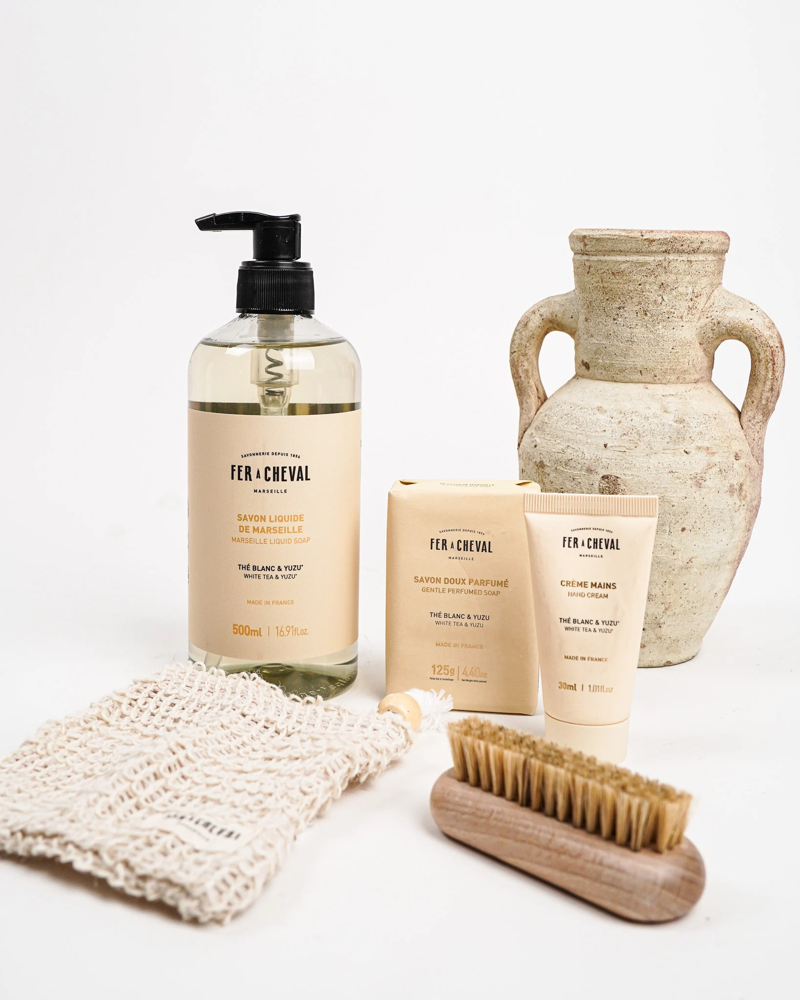 set-dorou-me-aromatika-sapounia-fer-a-cheval-axesouar-amforea Σετ Δώρου με Αρωματικά Σαπούνια Fer a Cheval Αξεσουάρ & Αμφορέα